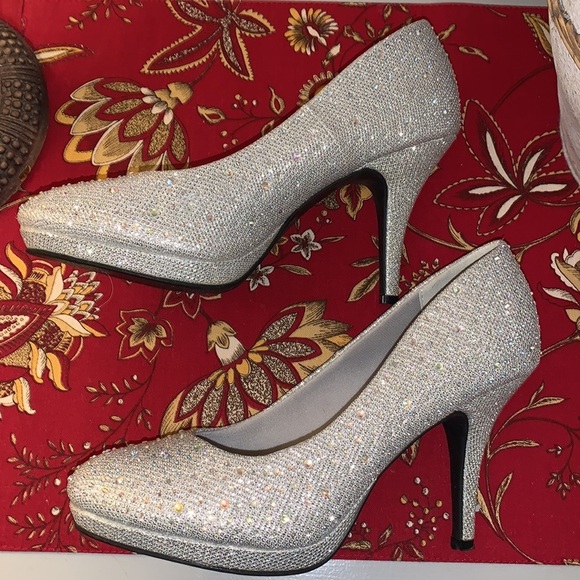 Elegant Silver Glitter Heels - Picture 1 of 8
